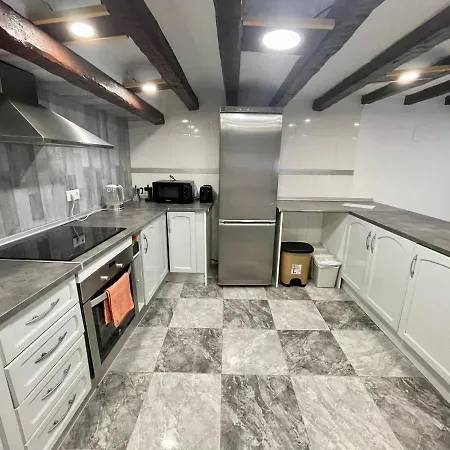 Espacioso Piso Con Entrada Independiente En Part Alta De Tarragona!