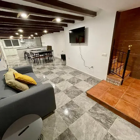 Espacioso Piso Con Entrada Independiente En Part Alta De Tarragona!